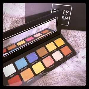 BoxyCharm Hello Charmer Eyeshadow Palette Brandnew